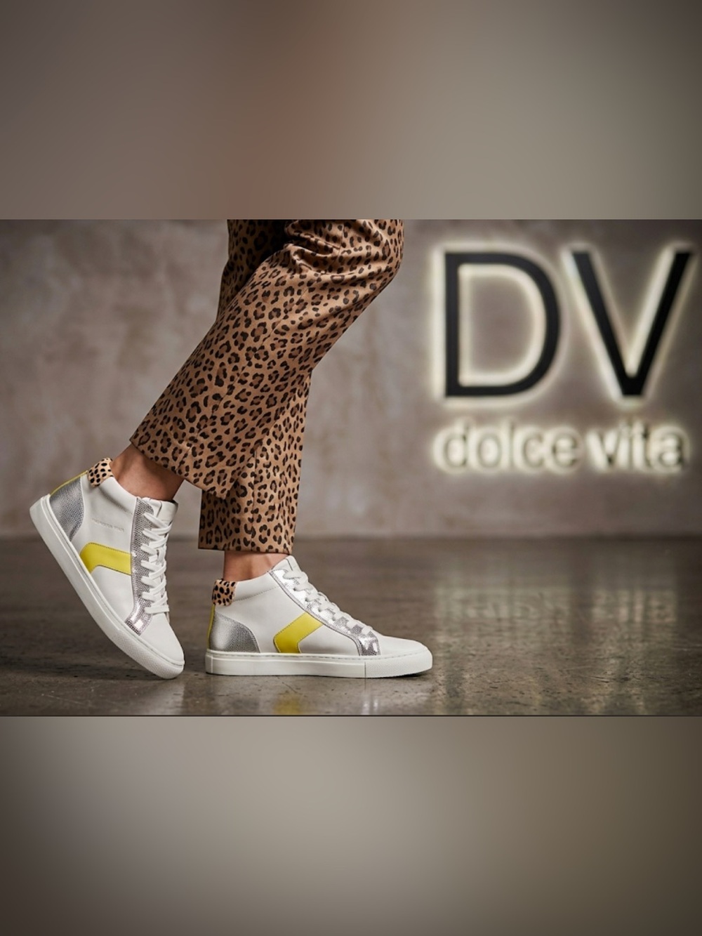 Authentic Dolce Vita woman’s designer sneakers sz 9